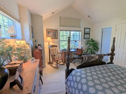623 Viewpoint Ter, Peekskill NY  10566-6210 exterior