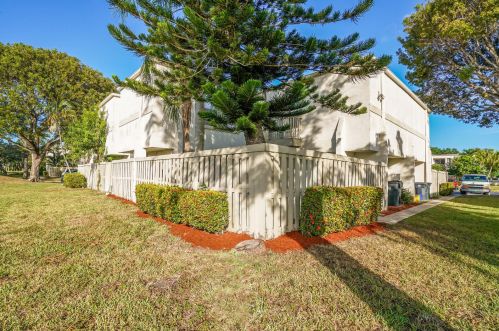 12102 Regal Ct, West Palm Beach, FL 33414-5733