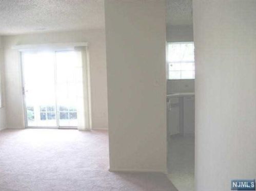 1308 Paddington Rd, Mahwah NJ  07430-3253 exterior