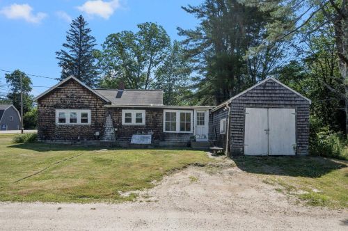 641 1st Nh Tpke, Northwood NH  03261-3302 exterior