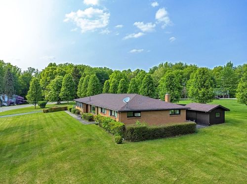 1702 Ridge Rd, Jeannette PA  15644-9794 exterior