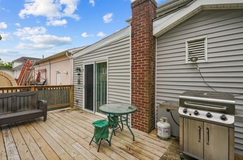 1736 Elmwood Ave, Warwick RI  02888-1104 exterior