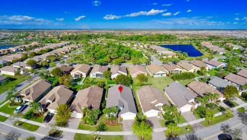 9761 Glenbrook Dr, Fort Pierce, FL 34987-2407