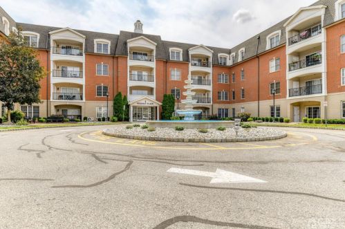 307 Regency Pl, Woodbridge NJ  07095-1032 exterior