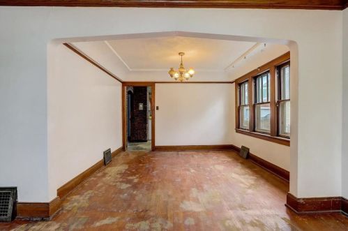 1454 89, Milwaukee WI 53222-4604 exterior