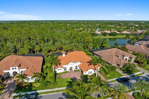 7776 Classics Dr, Naples, FL 34113-3164