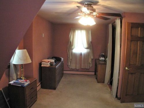 18 Oak St, Oakland NJ  07436-1922 exterior