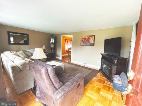 409 Dalmas Ave, Manor, PA 19036-2003