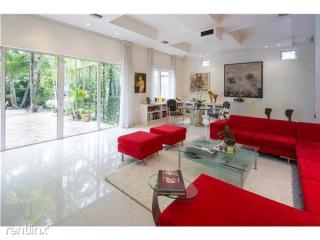 3051 Calusa St, Miami FL  33133-3906 exterior