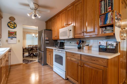 5912 Shamrock Ln, Greendale, WI 53129-2609