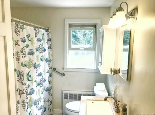 3 Hiram Ln, Bloomfield CT  06002-1224 exterior