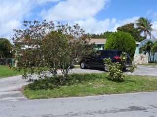11000 Peachtree Dr, Miami, FL 33161-7639