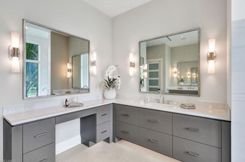 3401 Crayton Rd, Naples FL 34103-3515 exterior