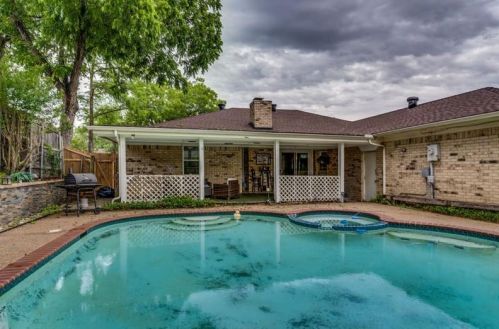 901 Chestnut Oak Ct, Euless, TX 76039-7731