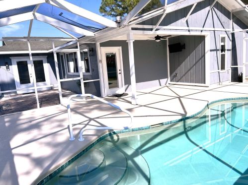 562 Eyerly Ave, Fort Pierce FL  34983-2944 exterior