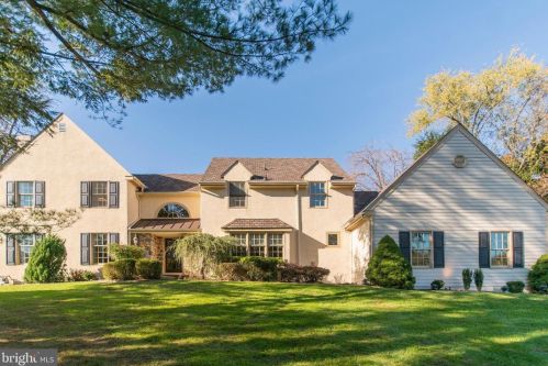 1 Hidden Spring Cir, Newtown Square, PA 19073-3430