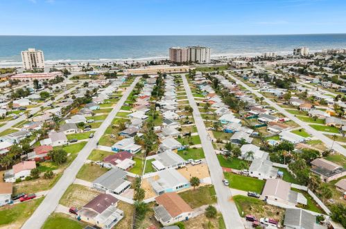 35 Azalea Dr, Ormond Beach FL  32176-3507 exterior