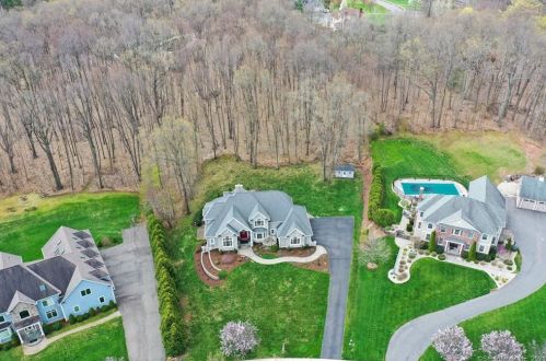 216 Watch Hill Rd, Kensington CT  06037-3657 exterior