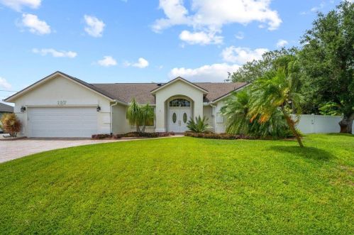 107 Hawthorne Cir, Fort Pierce FL 34953-3524 exterior