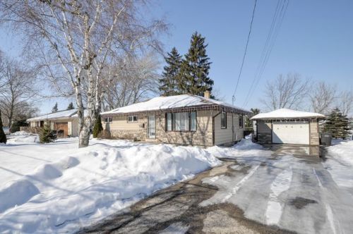 706 Main St, Waterford, WI 53185-4534
