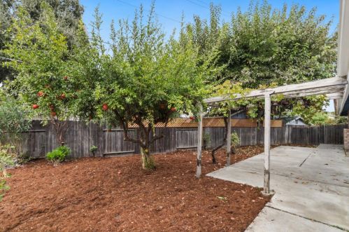 10 Clover Ct, Woodland CA  95695-3026 exterior