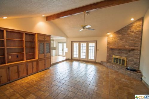203 Woodglenn Dr, Victoria, TX 77904-1131