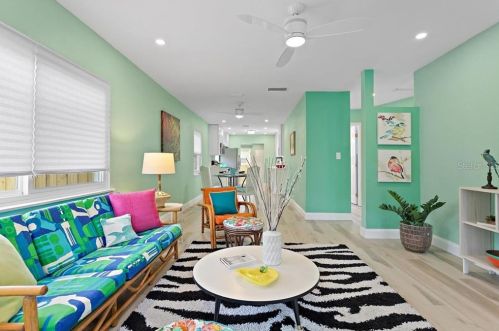 5210 20th Ave, Saint Petersburg FL  33707-4908 exterior