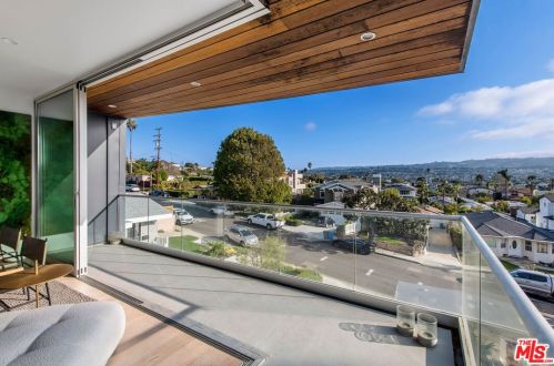 1027 Avenue A, Redondo Beach CA  90277-4819 exterior