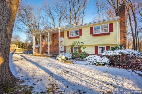 481 Pulis Ave, Franklin Lakes, NJ 07417-1327