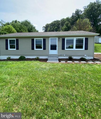 415 Saginaw Rd, Mount Wolf, PA 17347-9609