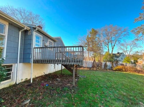 4 Albro Ln, White Plains, NY 10603-3401