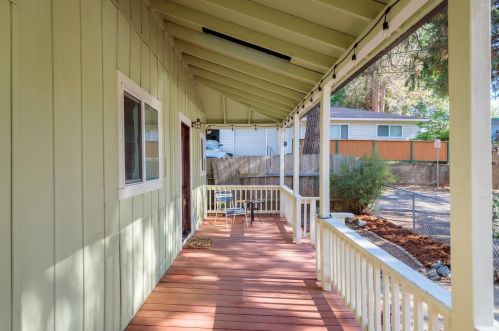 520 Ivy St, Grass Valley CA  95945-6126 exterior