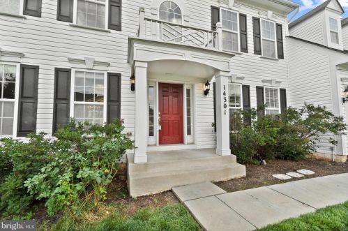 14301 Ladderbacked Dr, Gainesville, VA 20155-5923