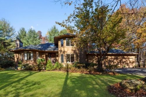 5 Wyncairne, East Granby, CT 06026-9642