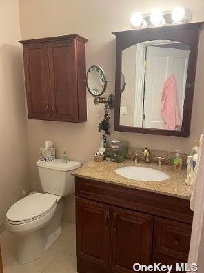 272 Knollwood Ln, Seaford NY  11783-1025 exterior