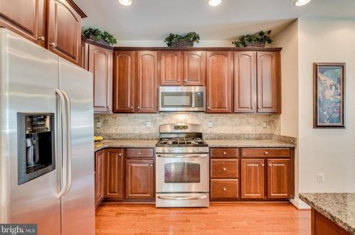 6857 Hartzell Hill Ln, Haymarket VA  20169-4944 exterior