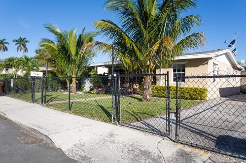 1009 Mcintosh St, West Palm Beach, FL 33405-3013