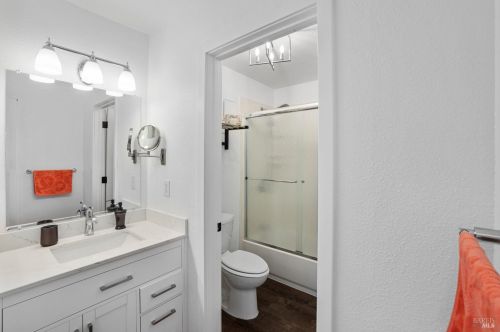 101 Fairoaks Dr, Vacaville CA  95688-5319 exterior