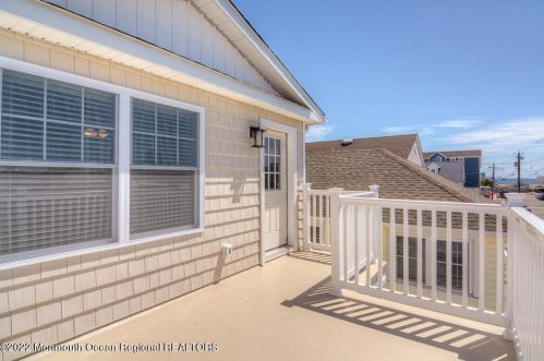 42 Kearney Ave, Pelican Island NJ  08751-1922 exterior