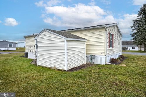 251 Buttercup Dr, Smithville PA  17560-9612 exterior