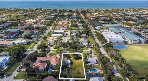 955 6th St, Naples, FL 34117-0022