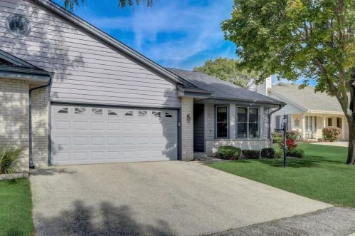 5361 Cambridge Ln, Milwaukee WI 53221-3200 exterior