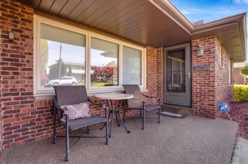 341 Grove Dr, New Kensington, PA 15068-3141