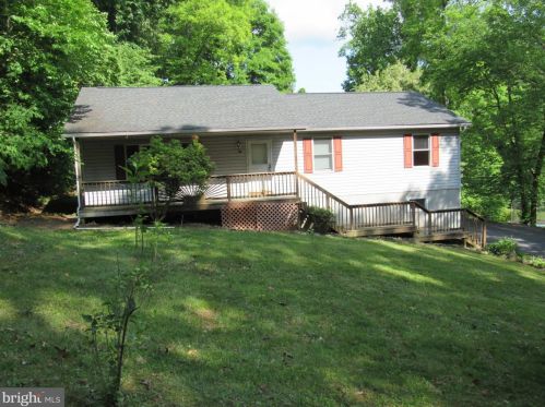 18 Persimmon Trl, Charnita, PA 17320-8488