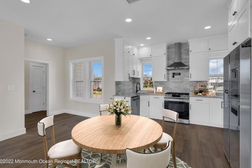 1217 Niihau Dr, Lacey NJ  08731-4702 exterior