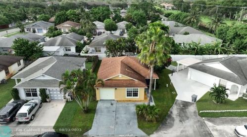 10100 Boynton Pl Cir, Boynton Beach FL  33437-2612 exterior