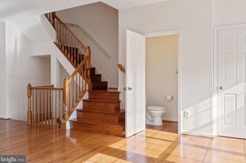 2485 Wheat Meadow Cir, Herndon VA  20171-3055 exterior