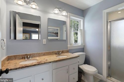 6721 Westlawn Dr, Falls Church VA  22042-2742 exterior