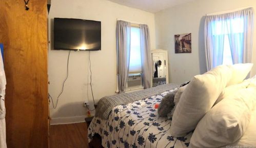 47 Austin St, Danbury CT  06810-6914 exterior