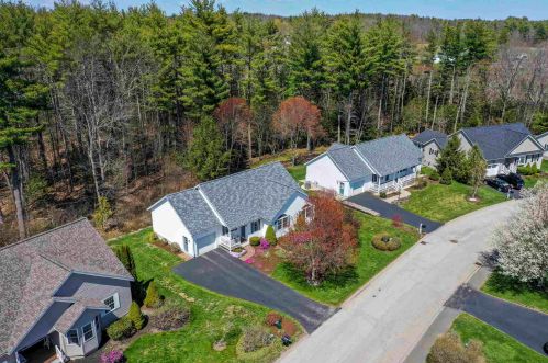 24 Briallia Cir, Newmarket NH  03857-2194 exterior